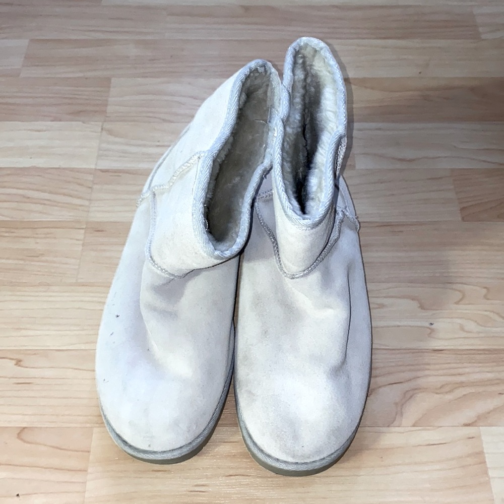 “Ugg” like house slippers ankle hight